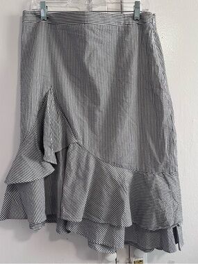 NWOT Banana Republic Grey & White Pinstripe Asymmetrical Ruffle Skirt